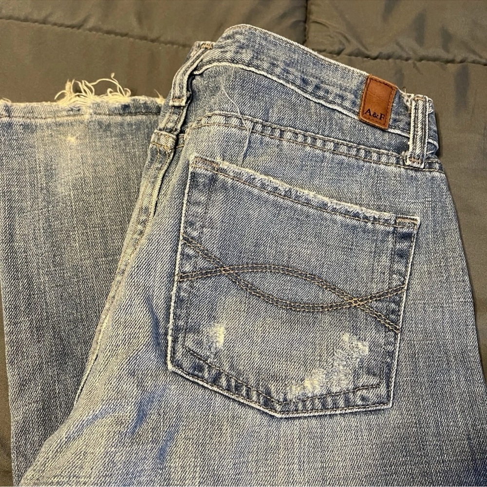 ABERCROMBIE & FITCH ERIN STRAIGHT LEG WOMENS JEANS Sz 8R Blue